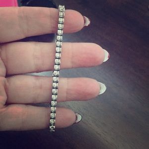 Diamond tennis bracelet